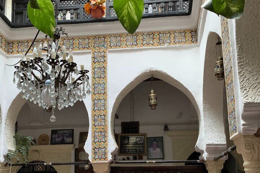 6-Hour Private Guided Casbah Tour with Food in Algiers