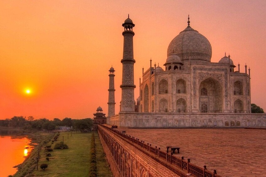 Half-Day Private Agra Tour with Exclusive Taj Mahal Sunset View 3