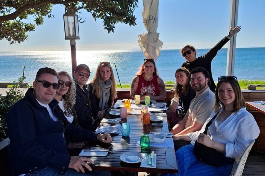 Beachfront restaurant - Shared group lunch! 4