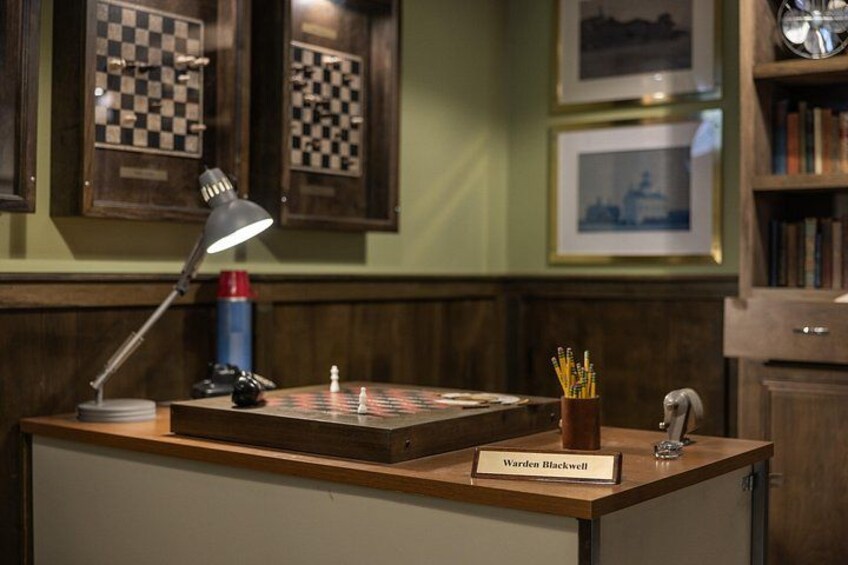 Prison Break: Alcatraz - Warden's Office 2