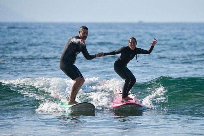 surfing as a couple, joy and fun to remember 1