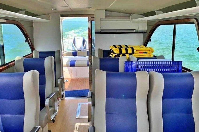 Boat H01 - Interior 02 4