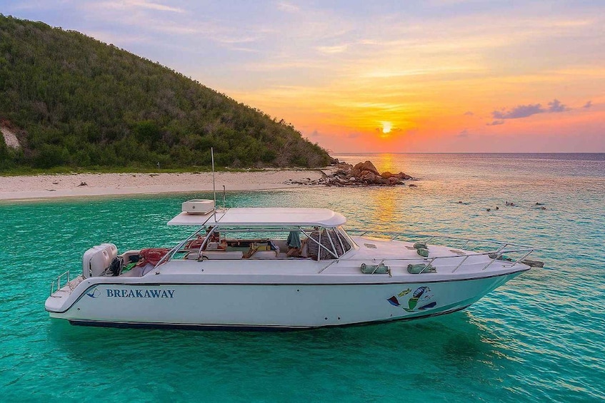 Cocktail Sunset Cruise aboard Breakaway Charters at Sapphire 1