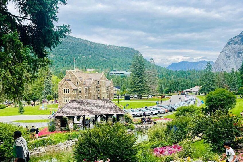 Explore Banff’s with group 8-13pax: Lake Louise, Moraine Lake… 1