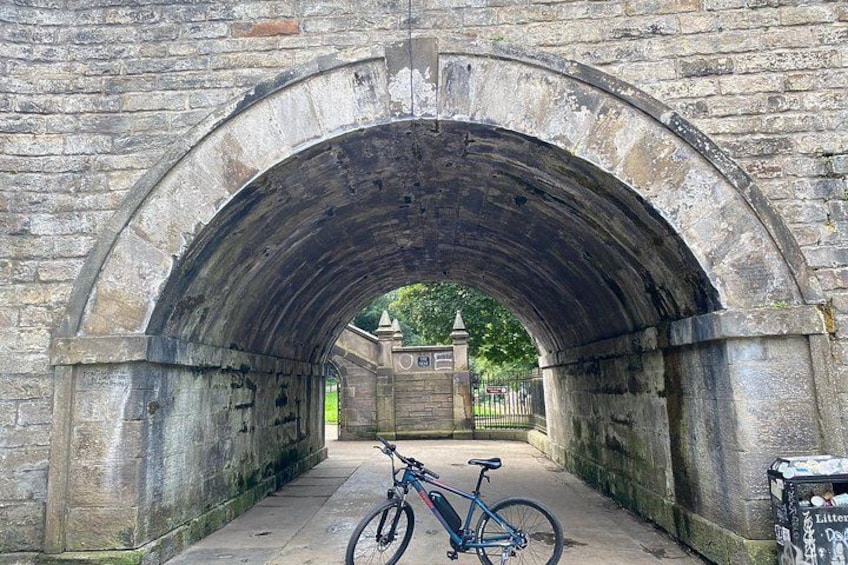Stunning Edinburgh E-bike Tour max 10 people small group 2