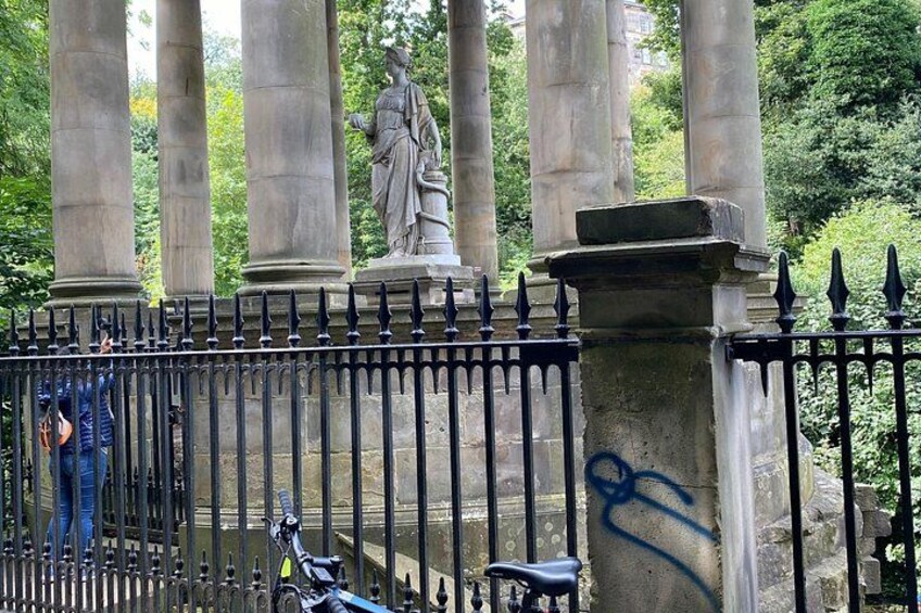 Stunning Edinburgh E-bike Tour max 10 people small group 2
