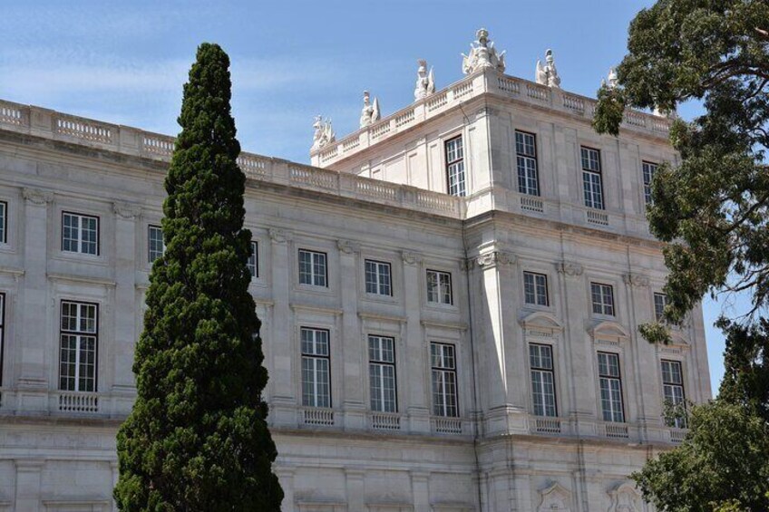 Lisbon Audio Tour with E Ticket to National Palace of Ajuda