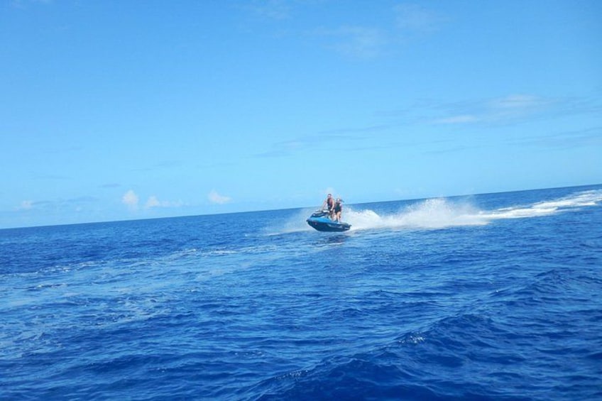 2 hours discovery tour of Moorea by Jet Ski 3