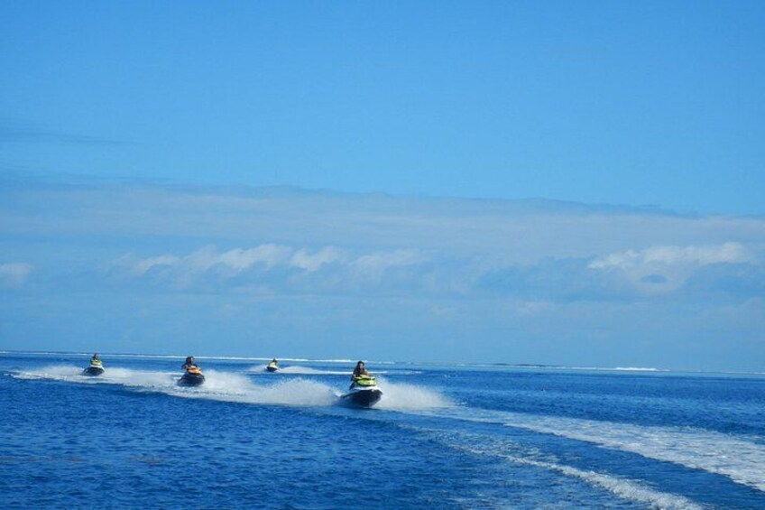 2 hours discovery tour of Moorea by Jet Ski 4