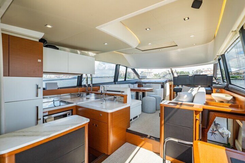 52-feet All Inclusive Flybridge Yacht Rental in Miami 