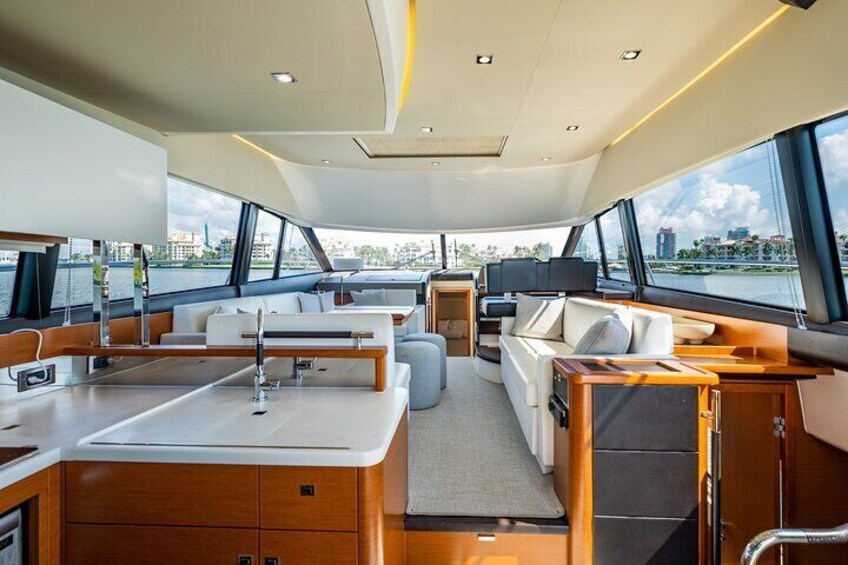 52-feet All Inclusive Flybridge Yacht Rental in Miami 