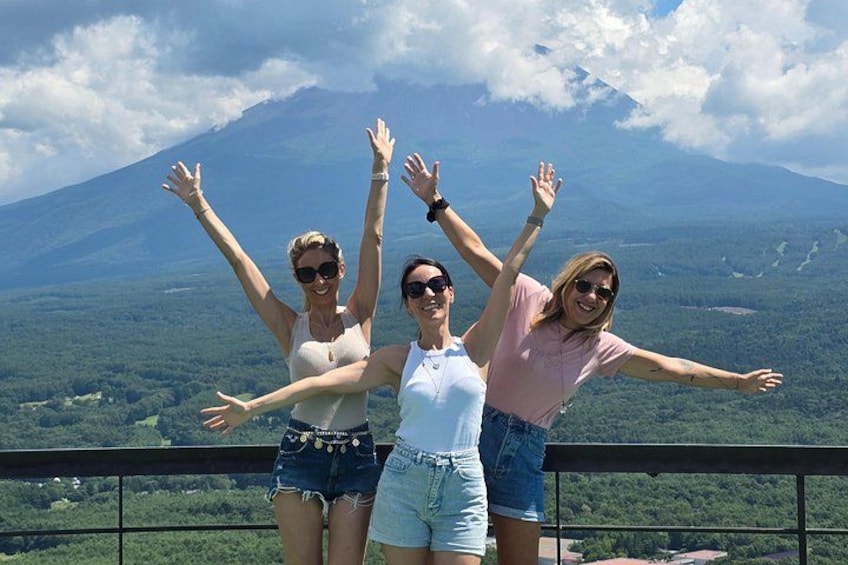 So much fun with these three Italian lady's! 5