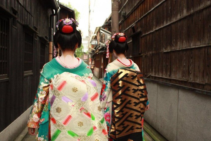 Gion Geisha District Maiko 1