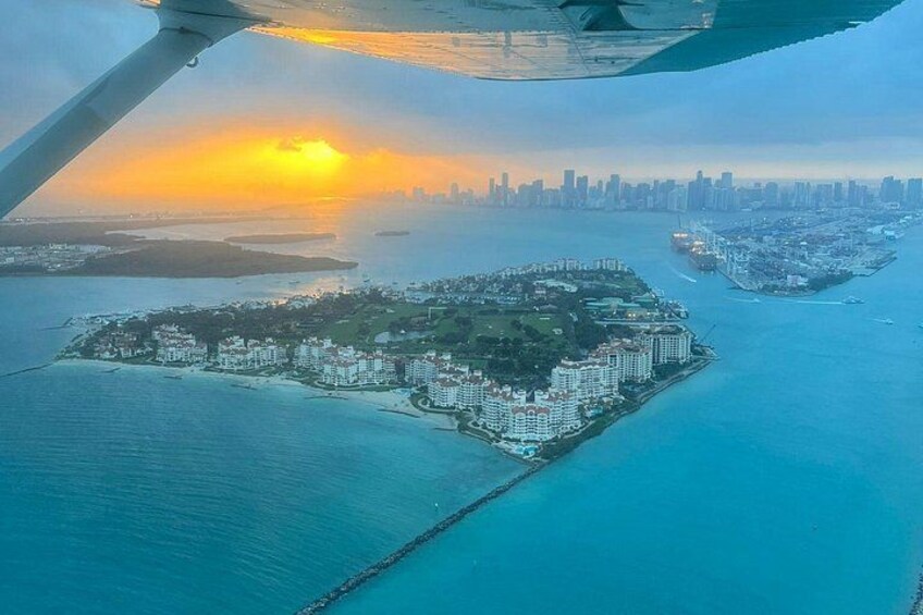 Miami Beach: Luxury Plane Tour with Free Champagne 1