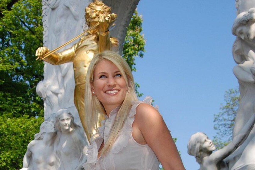 Get a photo in front of Johann Strauss 2