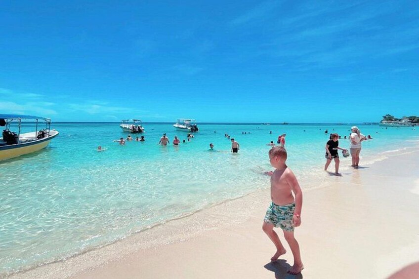 Roatan Monkeys & Sloths + Chocolate & Rum Tasting + Beach Break 1