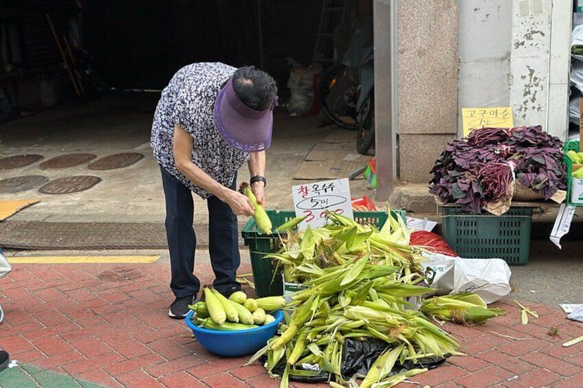 Seoul Food & Walking Tour: 8 Tastings in Hidden Mangwon 4
