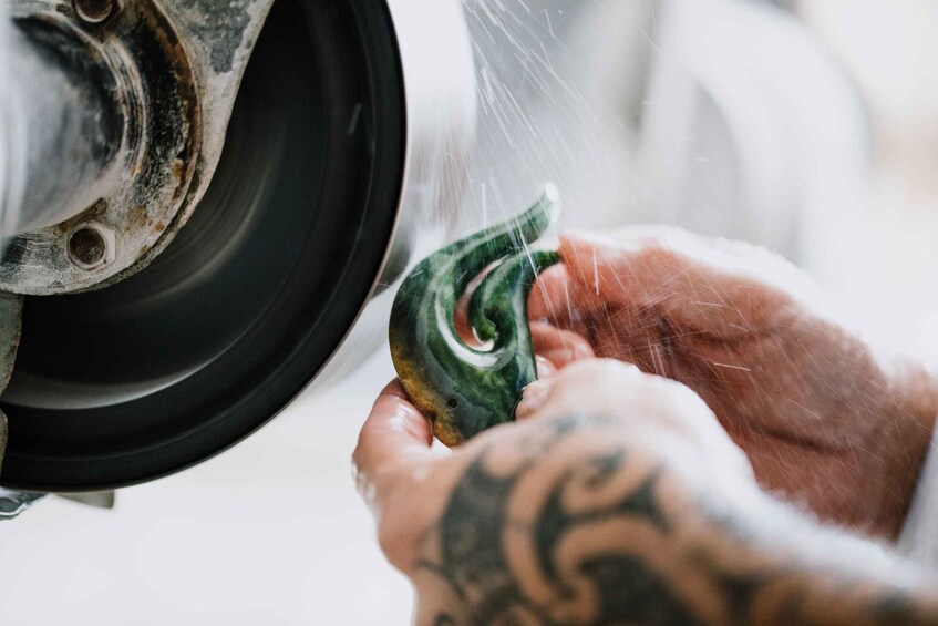 Rotorua: Jade Experience in a Local Māori Carving Studio 1
