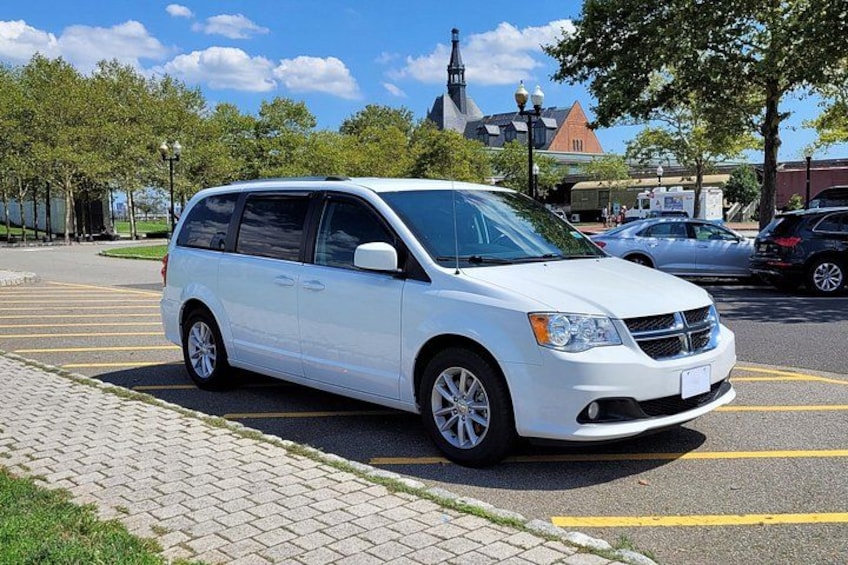 XL Mini Van , up to 6paasenger 3