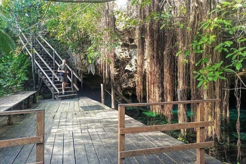 Private Tour to Tulum Ruins, Swim with turtles and Cenote Cave 3