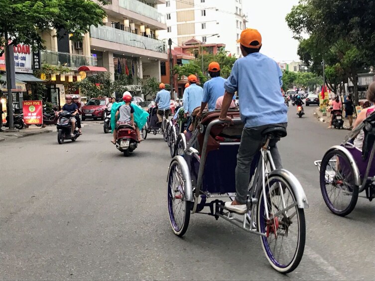 Guided Street Food Tour by Cycle Rickshaw with Samples