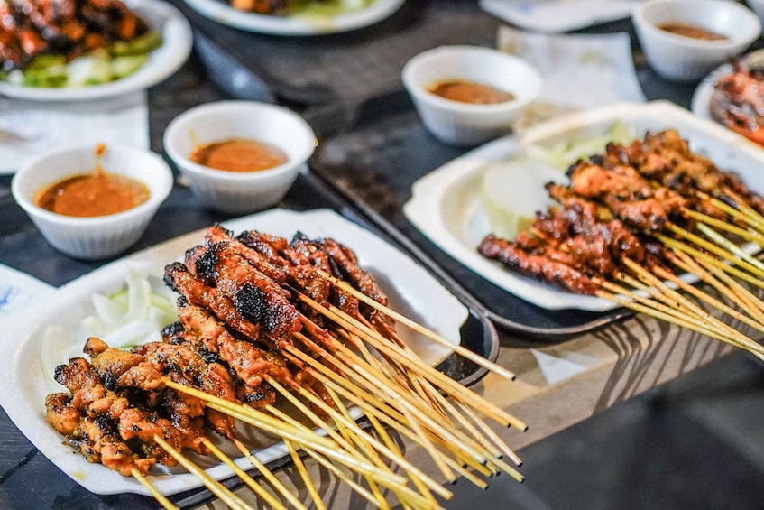 Picture 8 for Activity Singapore: Guided Street Food Tour at Night with 9 tastings 2