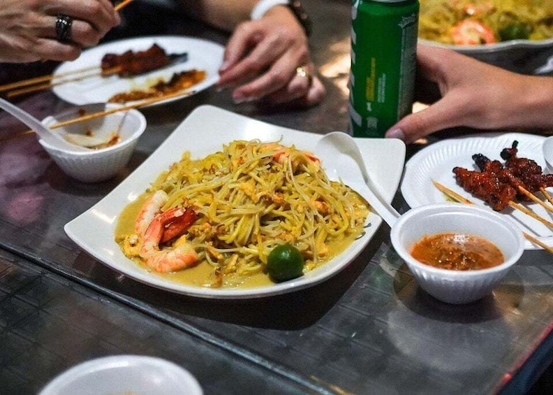 Picture 4 for Activity Singapore: Guided Street Food Tour at Night with 9 tastings 3