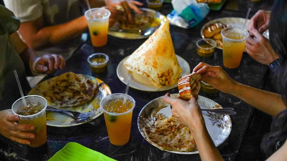 Picture 3 for Activity Singapore: Guided Street Food Tour at Night with 9 tastings 5