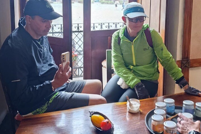 Quito 360 Bike Tour: Modern to Old Town with Chocolate Tasting 4
