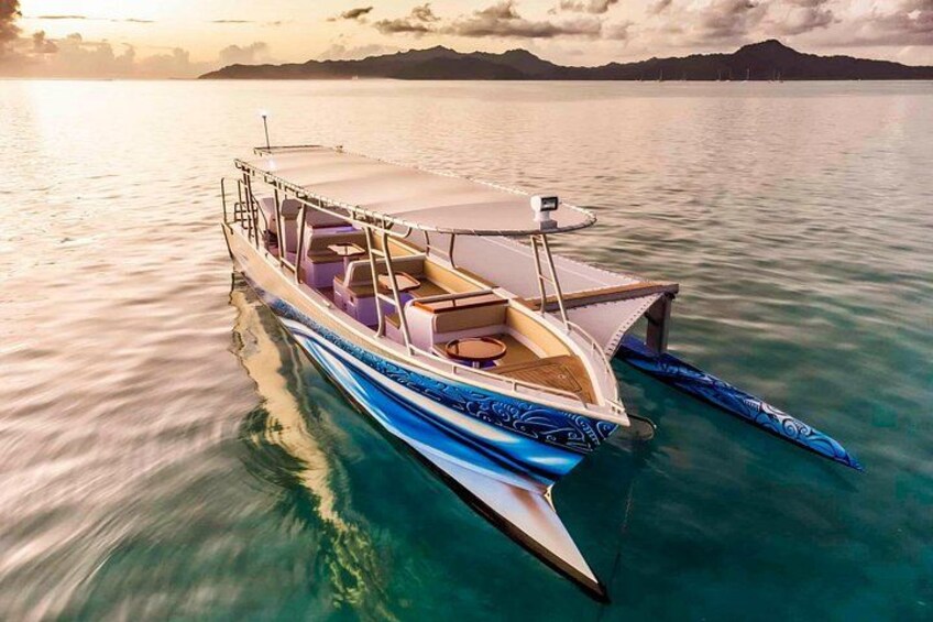 Champagne on board facing Bora Bora 1
