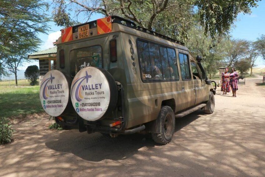 Half Day Guided Tour in Nairobi National Park With 4*4 Vehicle 1