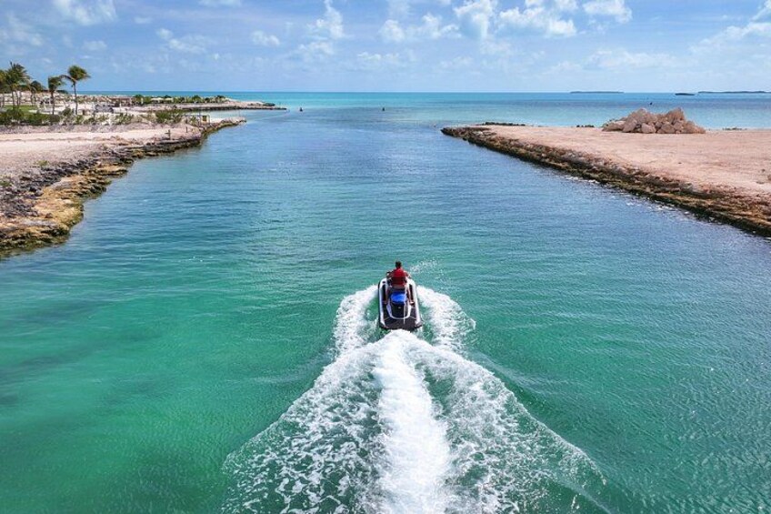 One Hour Jet Ski Adventure in Crystal Waters of Turks and Caicos 2