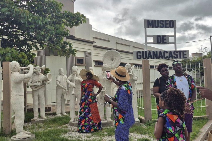 Local Sightseeing & Liberia Walking City Tour 3