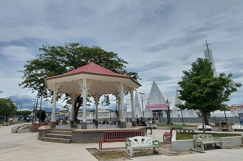 Liberia's Catholic Church, Central park's kiosk and Rincon de la Vieja volcano in the back 1