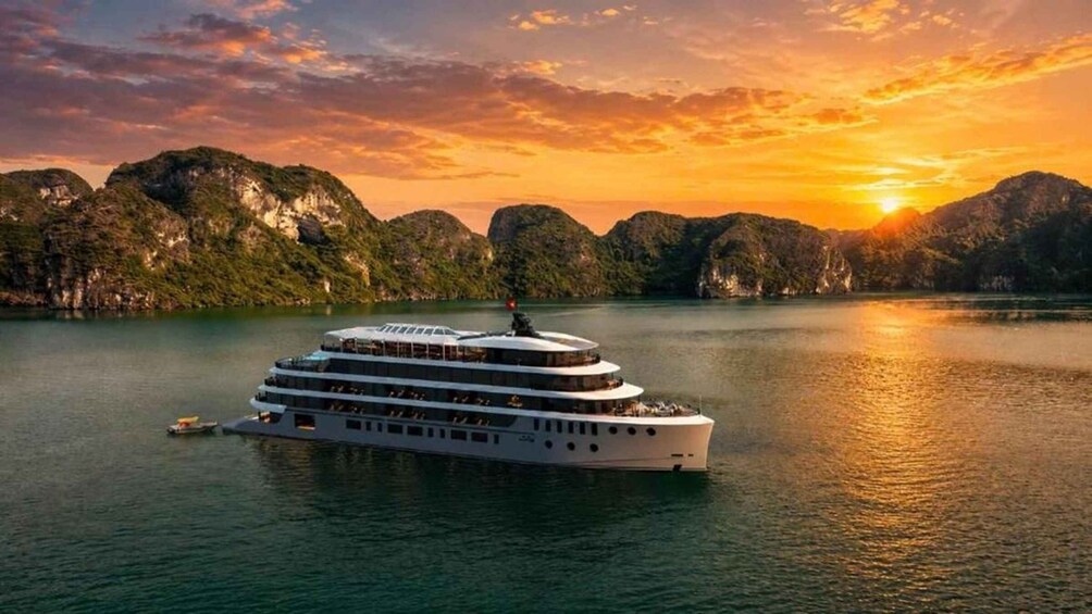 Picture 123 for Activity Hanoi/Ninh Binh: 2-Day 6-Star Cruise Halong & Lan Ha Bay 2