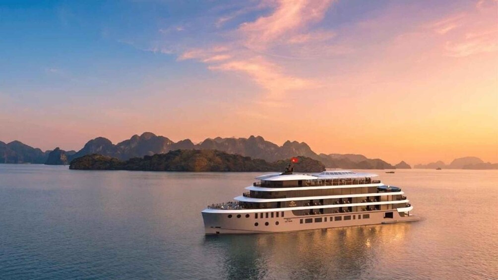 Picture 122 for Activity Hanoi/Ninh Binh: 2-Day 6-Star Cruise Halong & Lan Ha Bay 3