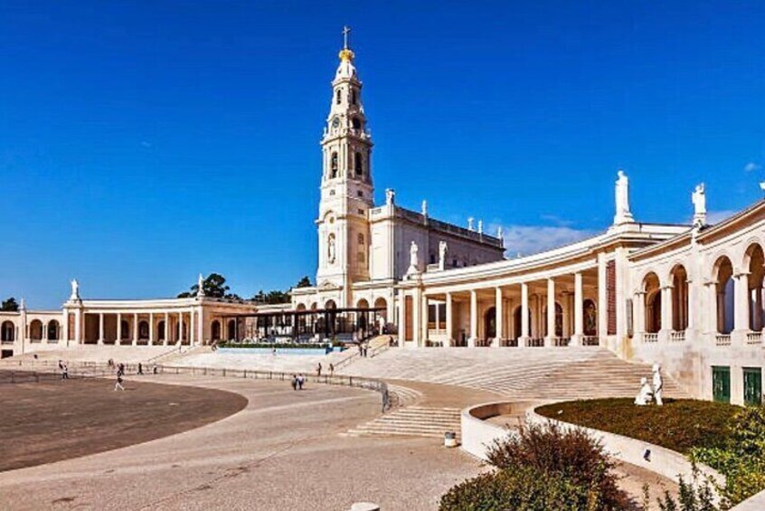 Private Lisbon to Fátima, Nazaré & Óbidos Tour – Spirit & Charm 4