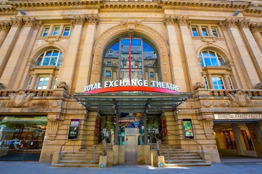 Royal Exchange Theatre, med sin storslagna entré och klassiska arkitektur. 2