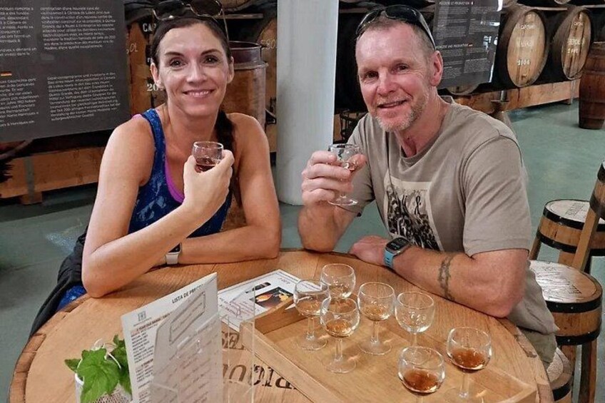 IMPOSSIBLE NOT TO BE HAPPY IN THE PROOF OF OUR BEST WINE. 4