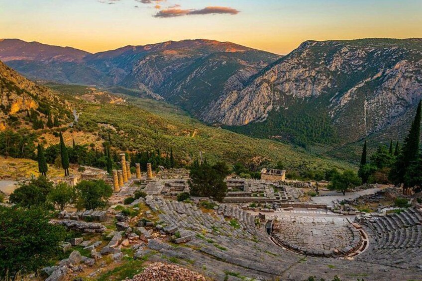 Full Day Private Tour To Meteora - Thermopylae - Delphi 2