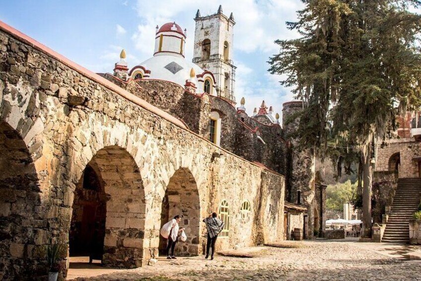 Private Mexico City Basaltic Prisms Tour: The Magical Fountains