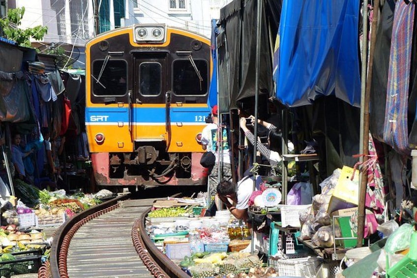 Train Market 4