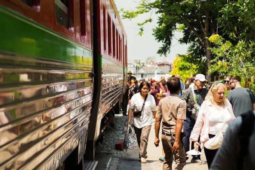 Bangkok: Floating and Train Market with Boat Trip 5
