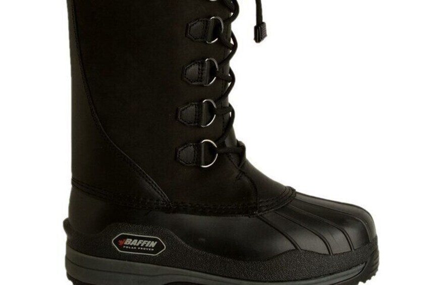Una bota negra con cordones y un logotipo lateral. 3