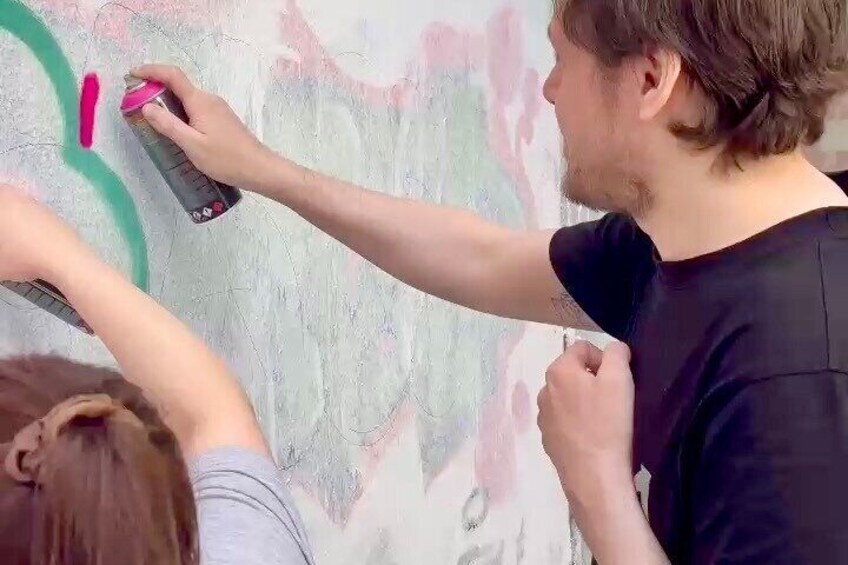 Istanbul Graffiti Experience with Local Artist at Private Garden 2