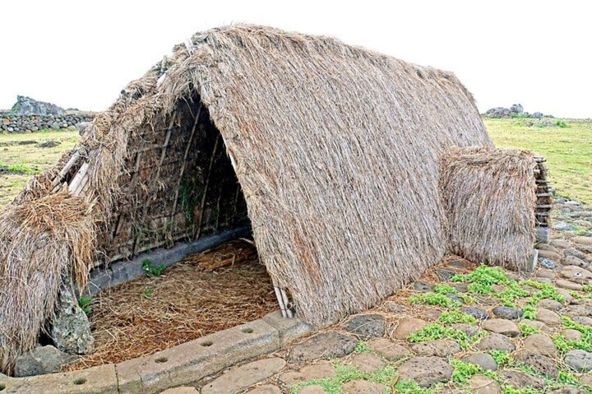 Full Day Hotu Matua Tour from Vaihu to Anakena 2