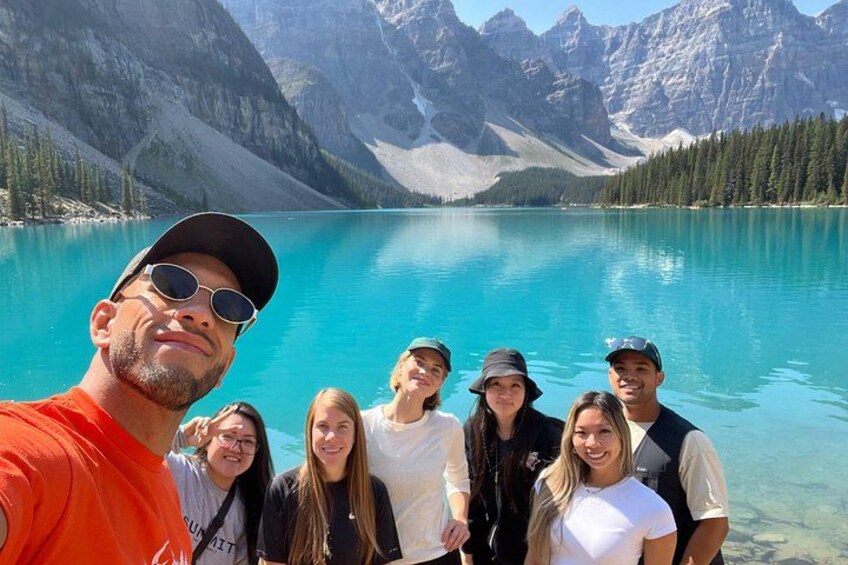 Moraine Lake (tour guide Marco) 2
