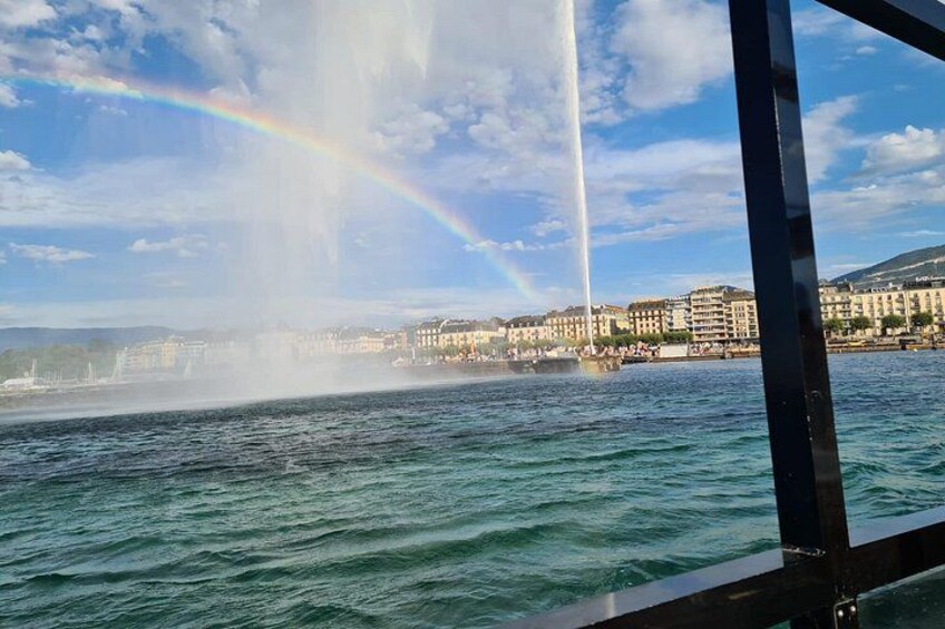 Geneva: Private Cruise on Lake Geneva with Aperitif 2