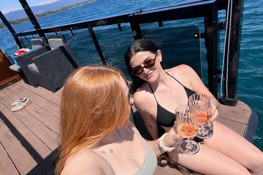 Geneva: Private Cruise on Lake Geneva with Aperitif 4