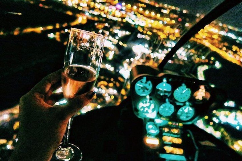 Enjoy our champagne service 4